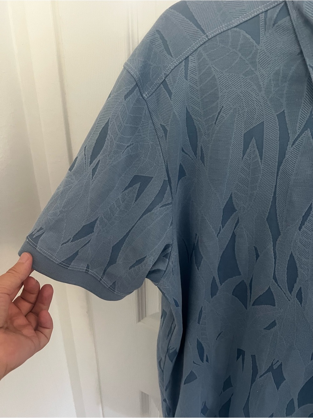 Tommy Bahama Blue Leaf-Pattern IslandZone Polo with Red Logo - Picture 4 of 9